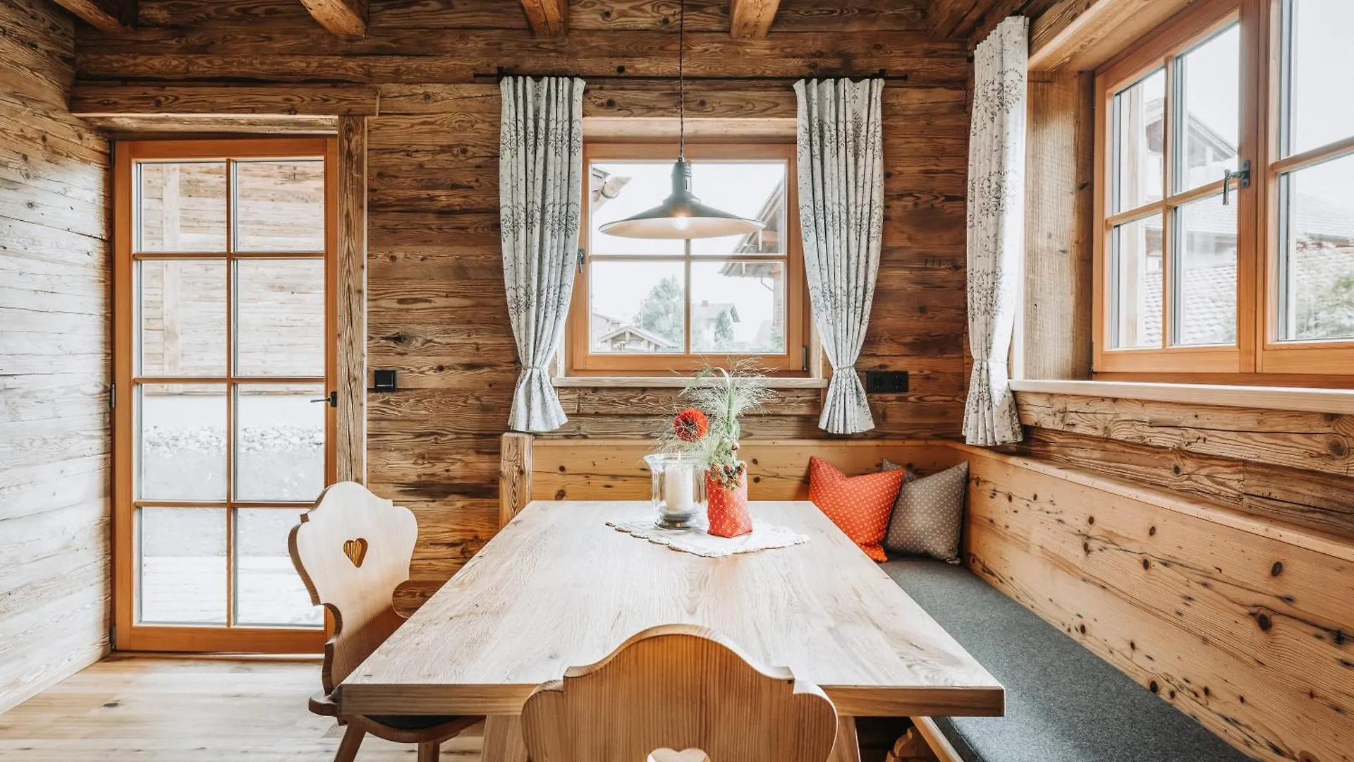 Alpzitt-Chalets Burgberg  Dağ evi